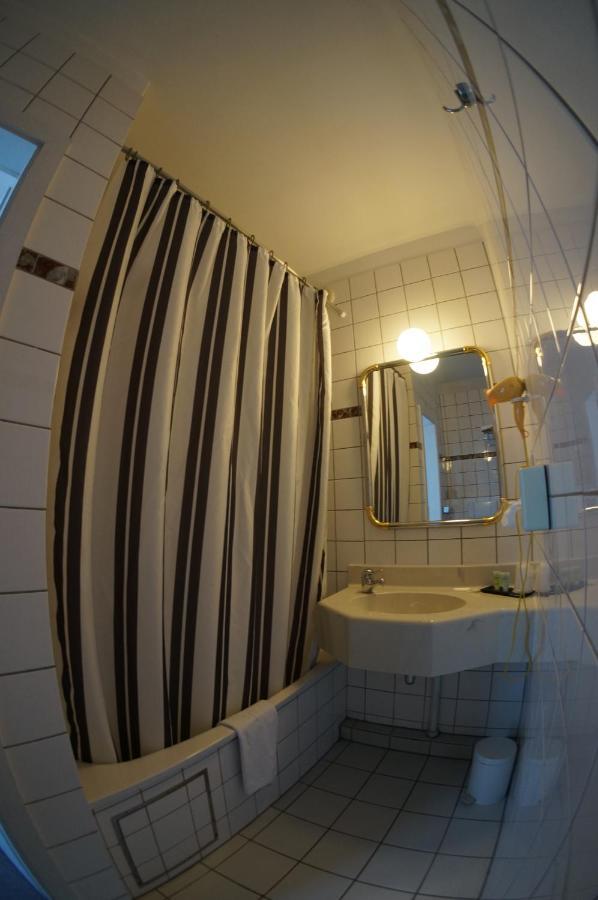 Hotel Du Roy Bouillon Bagian luar foto