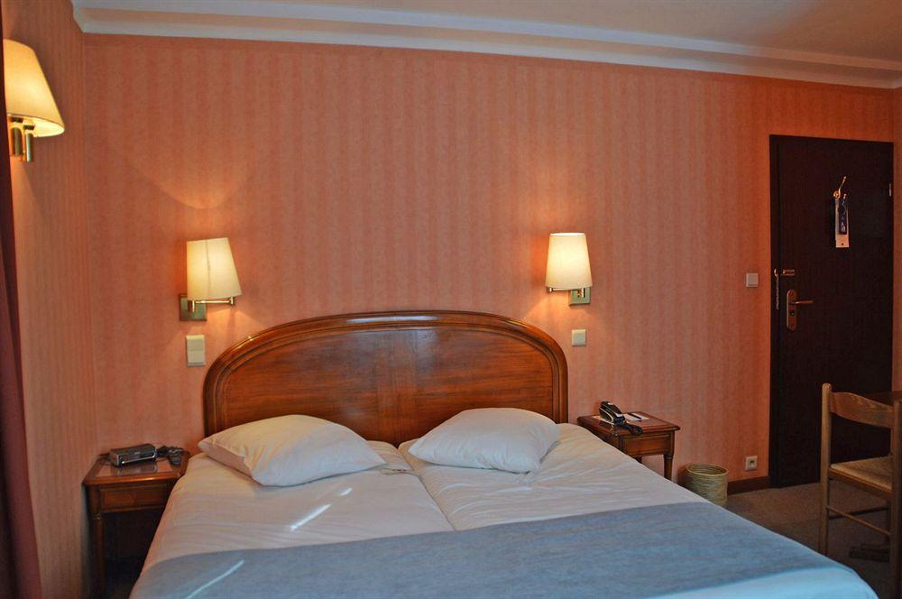 Hotel Du Roy Bouillon Bagian luar foto