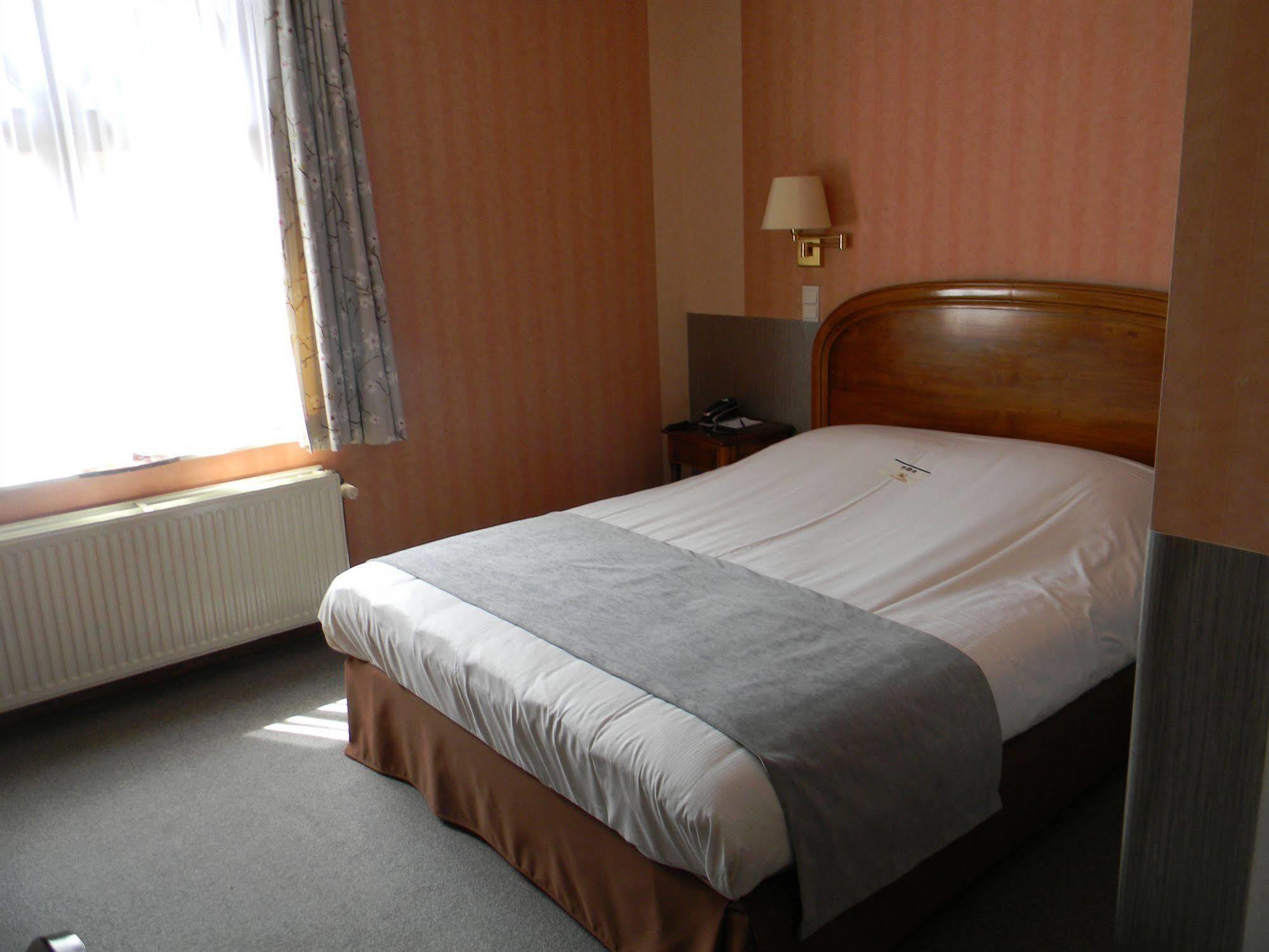 Hotel Du Roy Bouillon Bagian luar foto