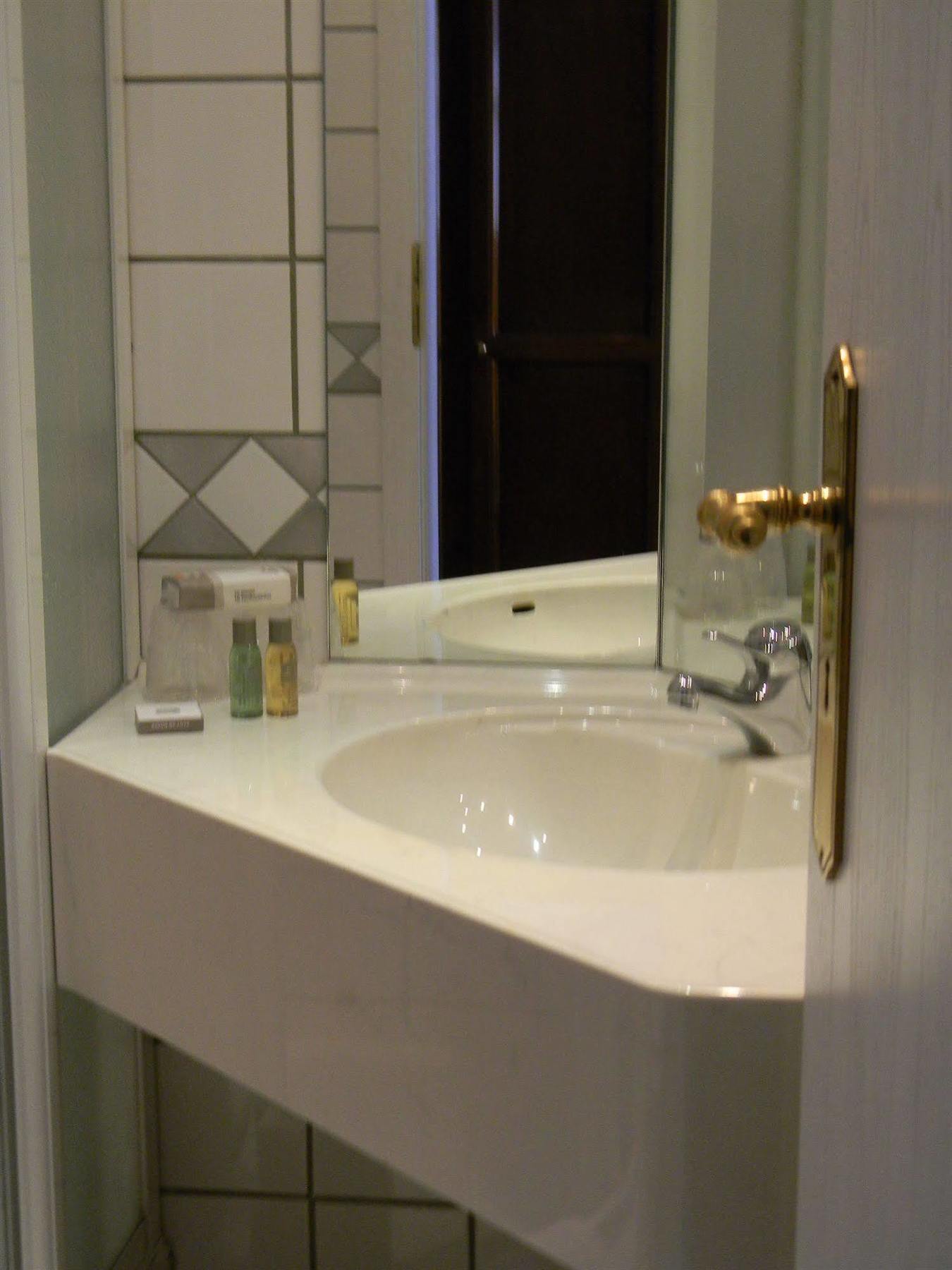 Hotel Du Roy Bouillon Bagian luar foto